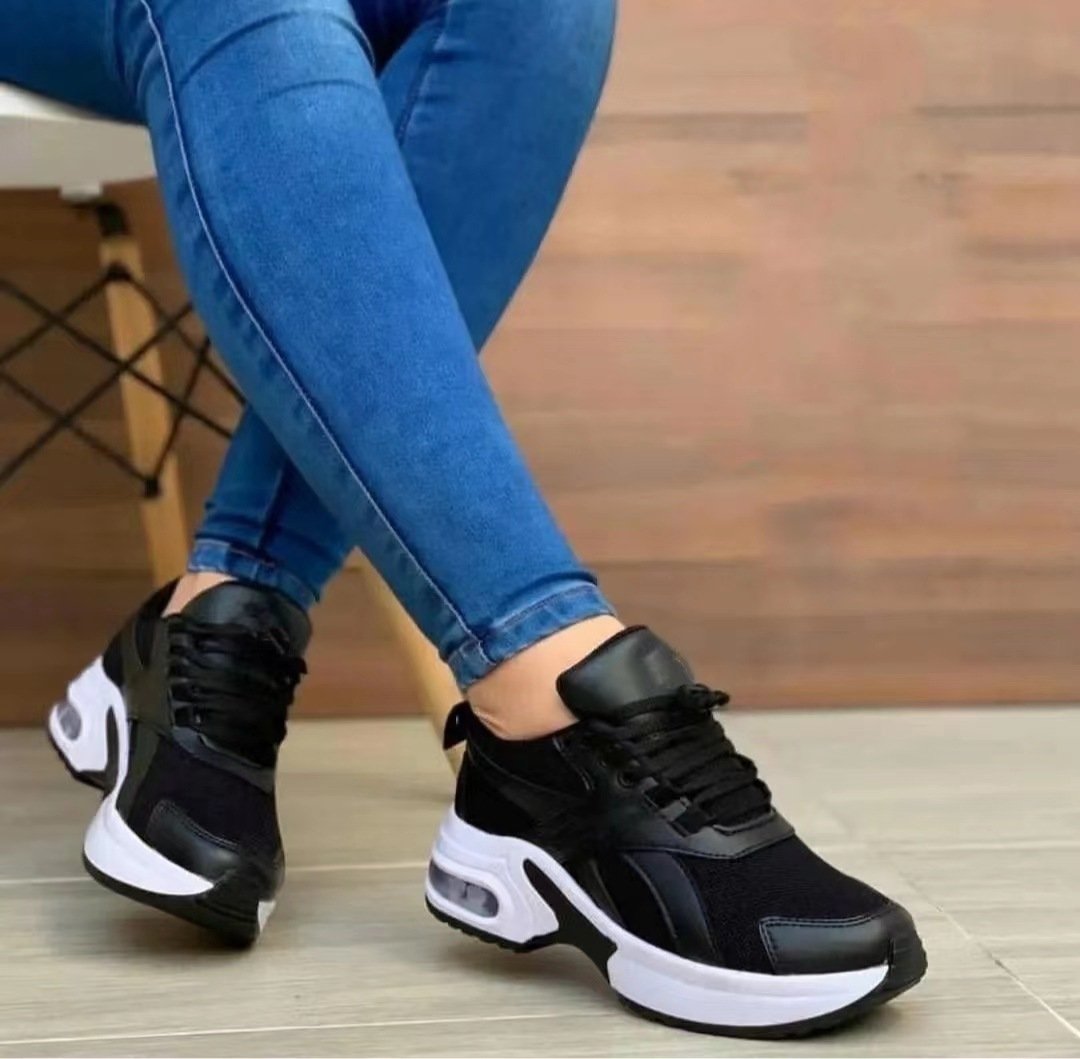 Kvinnors Spetsiga Sneakers