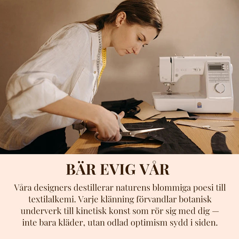 Kaskadklänning med blommönster och flera växter
